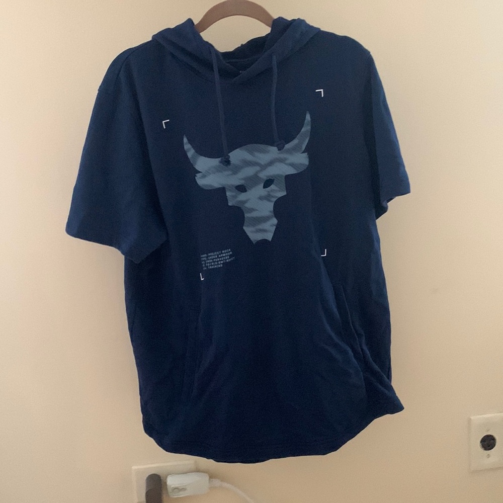 Under Armour Blue short sleeve t-shirt with hood and pockets